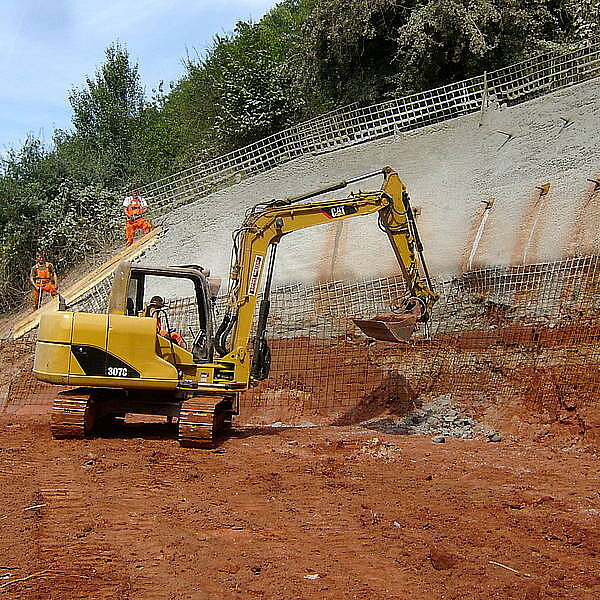 Erstellen des Voreinschnitts zum Bau des Fluchtstollen Ost am Staufertunnel Nachrüstung von Fluchtstollen im Staufertunnel
