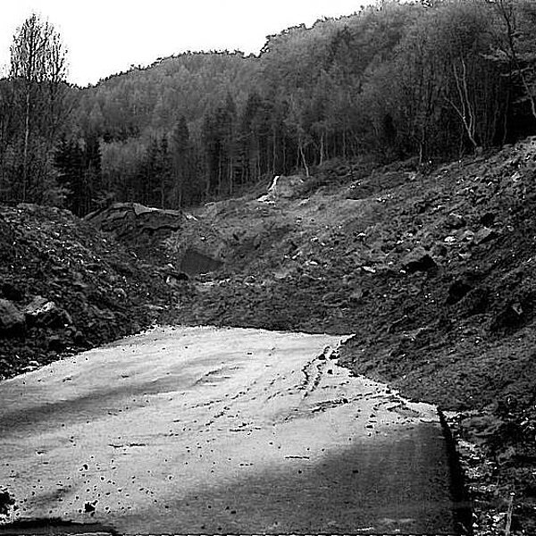 Von Rutschmassen überschobene Trasse der K 19 neu Hanginstabilitäten am Ferschweiler Plateau
