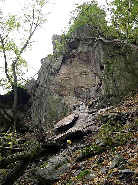 Ausbruchbereich oberhalb der B 9. Ausbruchbereich oberhalb der B 9.