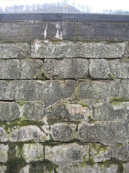 Ansicht auf eine Kammerwand der Schleuse Kalkofen Ansicht auf eine Kammerwand der Schleuse Kalkofen